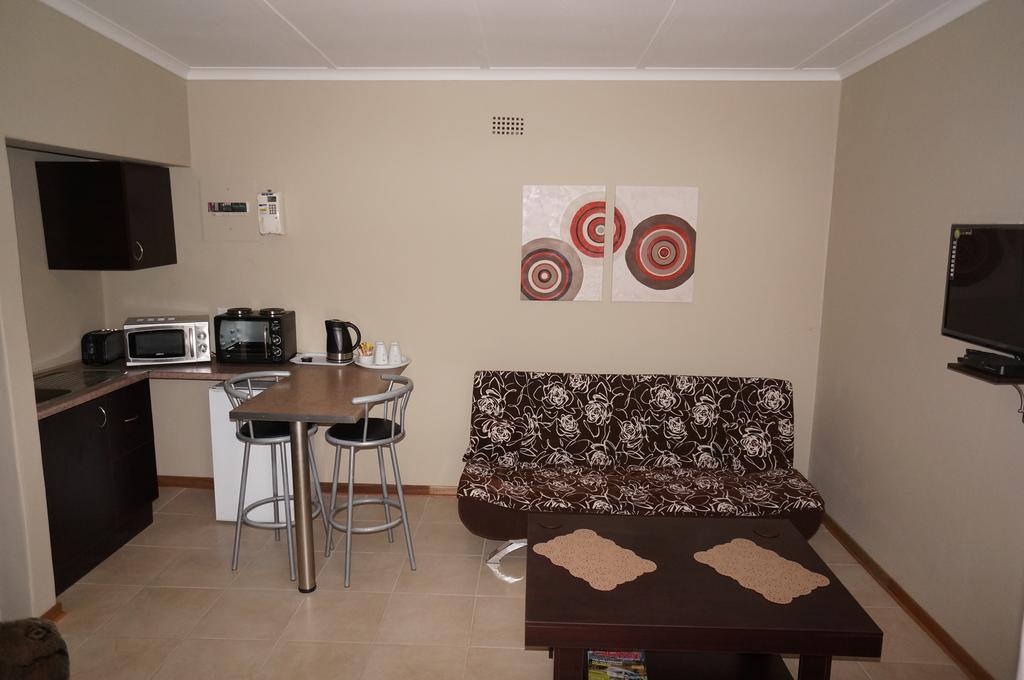 Mckala Guesthouse Kimberley Rum bild